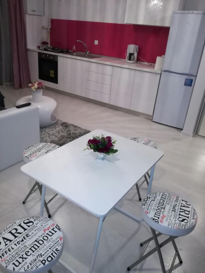 White Luxury Apartment Sybin Zewnętrze zdjęcie