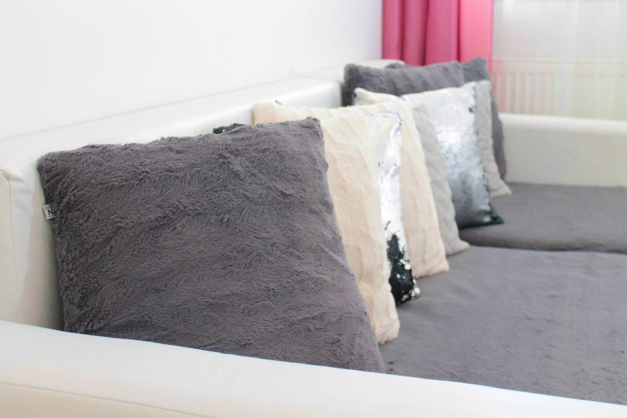 White Luxury Apartment Sybin Zewnętrze zdjęcie